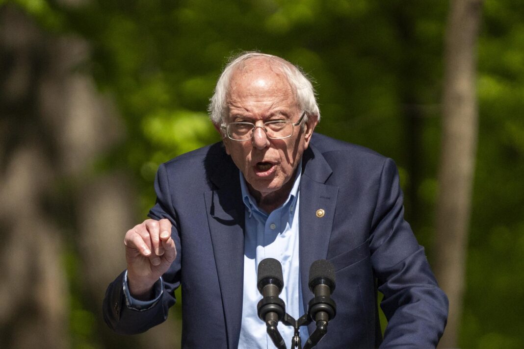 El senador Bernie Sanders pide a los demócratas "parar la discusión" y apoyar al presidente Biden