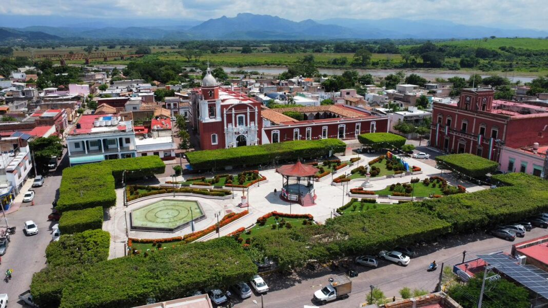 Plaza_principal_de_Acaponeta