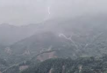 Captan extraños rayos en cerros de Chiapas durante fuerte tormenta