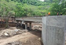 A punto de concluir puente vehicular de El Floreño en Tepic