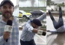Reportero sufre aparatosa caída durante transmisión en vivo sobre las fuertes lluvias en Guadalajara