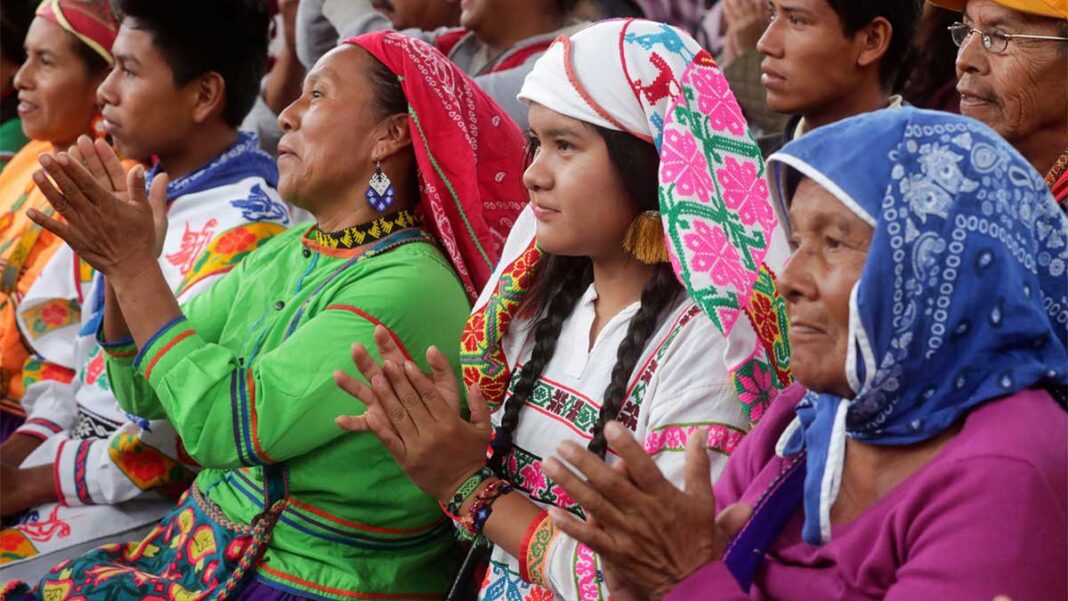 AMLO Pueblo Wikarika-5.jpg
