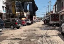 Vialidades del Mercado de Abastos, entre baches y reclamos de comerciantes