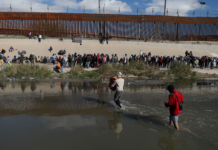 EU deporta en secreto a migrantes mexicanos hacia Guatemala y Honduras, revela CBS News