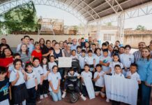 MANQ y su esposa Beatriz Estrada impulsan obras en colonias y escuelas de Tepic