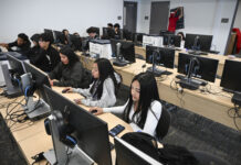 Fundación Vizcaya entregará 600 computadoras a alumnos de alto rendimiento en Tepic