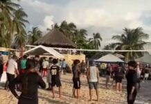 Hotel Decameron de Bucerías corre a bañistas responden con “cascarita” de voleibol frente al hotel