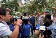 Trabajadores del IMSS confrontan a panistas durante protesta; les gritan “¡fuera oportunistas!”