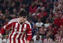 ¡Golazo de la Hormiga González! El mexicano le da el triunfo al Olympiacos ante Sparta Praga