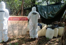Inhabilitan narcolaboratorio y siete bodegas con más de 100 kilos de metanfetamina en Culiacán