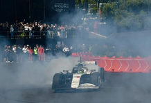 Checo Pérez conquista Paseo de la Reforma con espectacular Show Run previo al Gran Premio de México