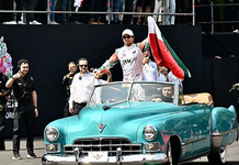 Checo Pérez conquista Paseo de la Reforma con espectacular Show Run previo al Gran Premio de México