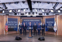 Trump excluye a Microsoft y Adobe de programa para trabajadores inmigrantes especializados